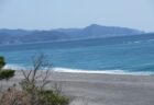 七里御浜は、三重県熊野市から紀宝町にかけて熊野灘に面した浜。
