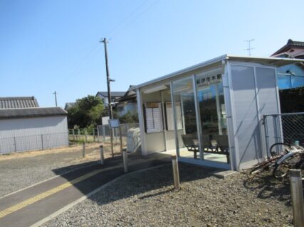 紀伊市木駅は、三重県南牟婁郡御浜町下市木にある、JR東海紀勢本線の駅。