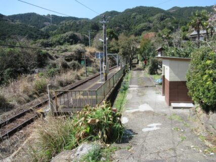 波田須駅は、三重県熊野市波田須町にある、JR東海紀勢本線の駅。
