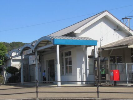 紀伊長島駅は、三重県北牟婁郡紀北町東長島にある、JR東海紀勢本線の駅。