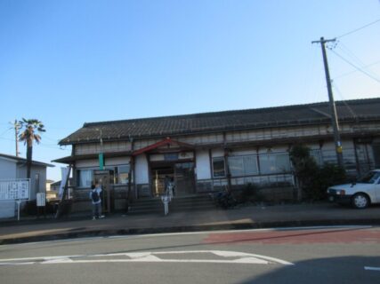 田丸駅は、三重県度会郡玉城町佐田にある、JR東海参宮線の駅。