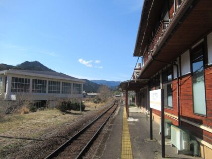 伊勢八知駅は、三重県津市美杉町八知にある、JR東海名松線の駅。
