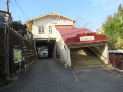 高野下駅は、和歌山県伊都郡九度山町にある、南海電気鉄道高野線の駅。