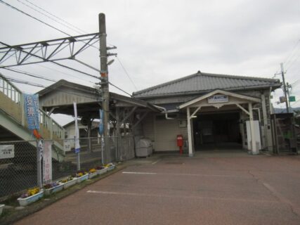 高野口駅は、和歌山県橋本市高野口町名倉にある、JR西日本和歌山線の駅。