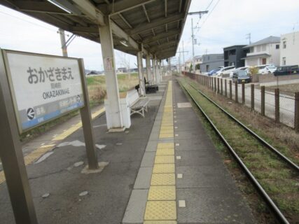 岡崎前駅は、和歌山県和歌山市朝日にある、和歌山電鐵貴志川線の駅。
