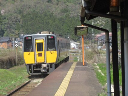 因幡社駅は、鳥取県鳥取市用瀬町宮原にある、JR西日本因美線の駅。