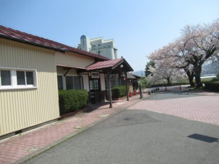 因幡船岡駅は、鳥取県八頭郡八頭町船岡にある、若桜鉄道若桜線の駅。