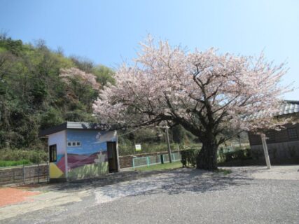 福部駅は、鳥取市福部町栗谷にある、JR西日本山陰本線の駅。
