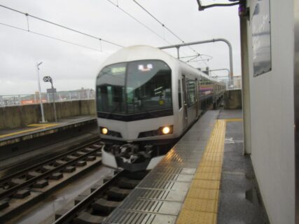 雨にもマケズ、大元駅から快速マリンライナーで高松に向かいます。