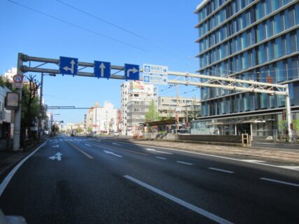 県庁前停留場は、高知市本町にある、とさでん交通伊野線の停留場。