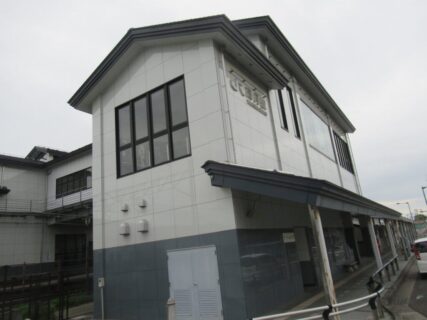 高月駅は、滋賀県長浜市高月町落川にある、JR西日本北陸本線の駅。