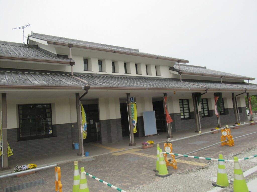 坂田駅は、滋賀県米原市宇賀野にある、JR西日本北陸本線の駅。