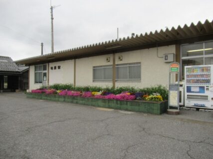 柏原駅は、滋賀県米原市柏原にある、JR東海東海道本線の駅。