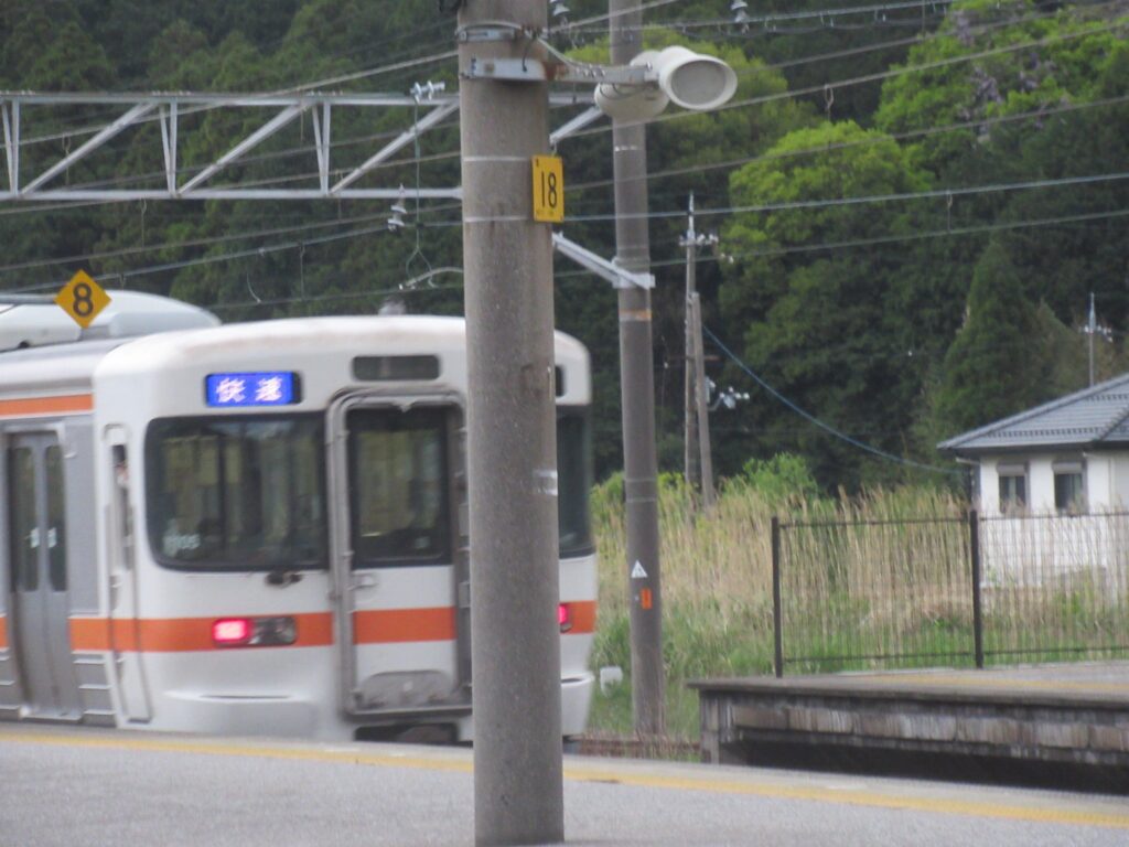 JealousGuy@DoraNekoWeb柏原駅は、滋賀県米原市柏原にある、JR東海東海道本線の駅。