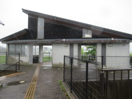 河辺の森駅は、滋賀県東近江市建部下野町にある、近江鉄道本線の駅。