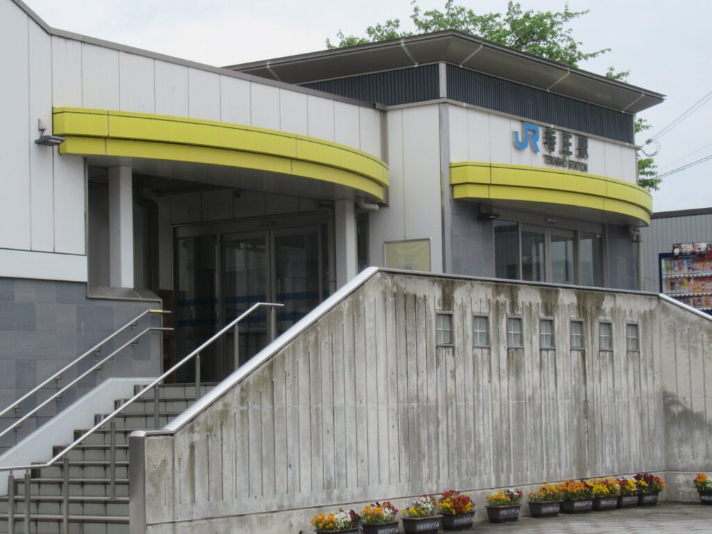 寺庄駅は、滋賀県甲賀市甲南町寺庄にある、JR西日本草津線の駅。