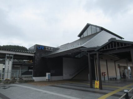 甲南駅は、滋賀県甲賀市甲南町深川にある、JR西日本草津線の駅。