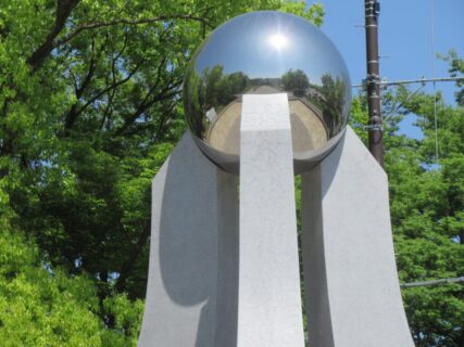 大阪城公園にある、大阪社会運動顕彰塔でございます。