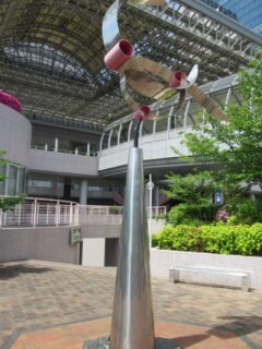 堺駅西口のポルタス堺ファミリーガーデンにあったモニュメント。