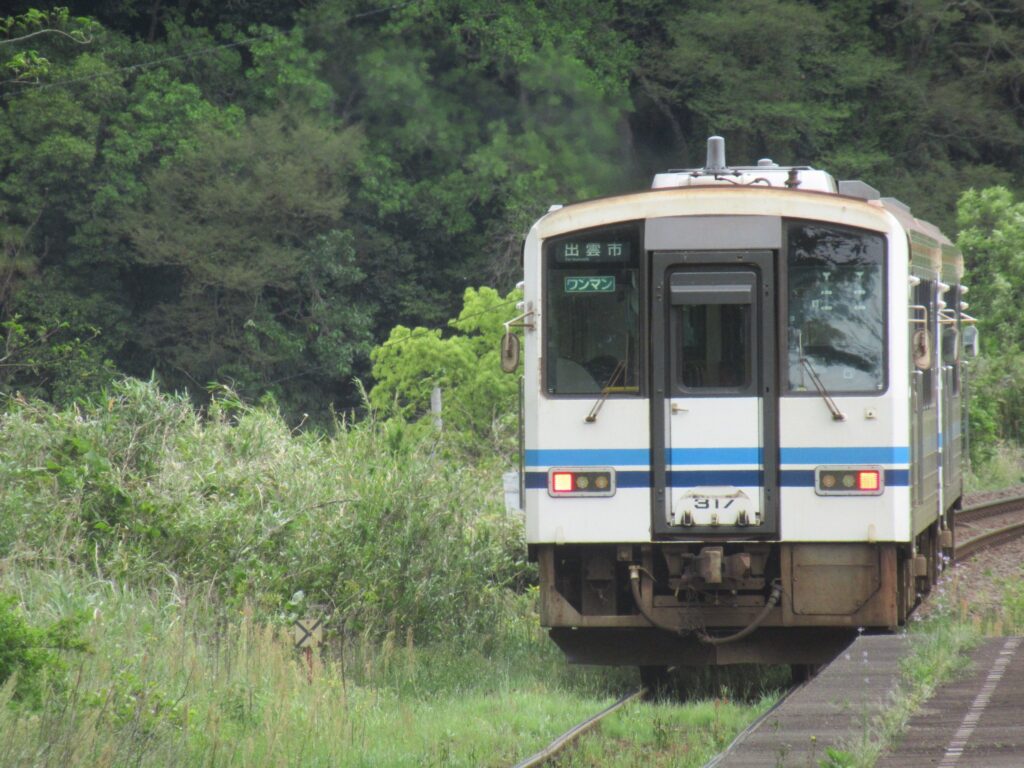 湯里駅は、島根県大田市温泉津町湯里にある、JR西日本山陰本線の駅。