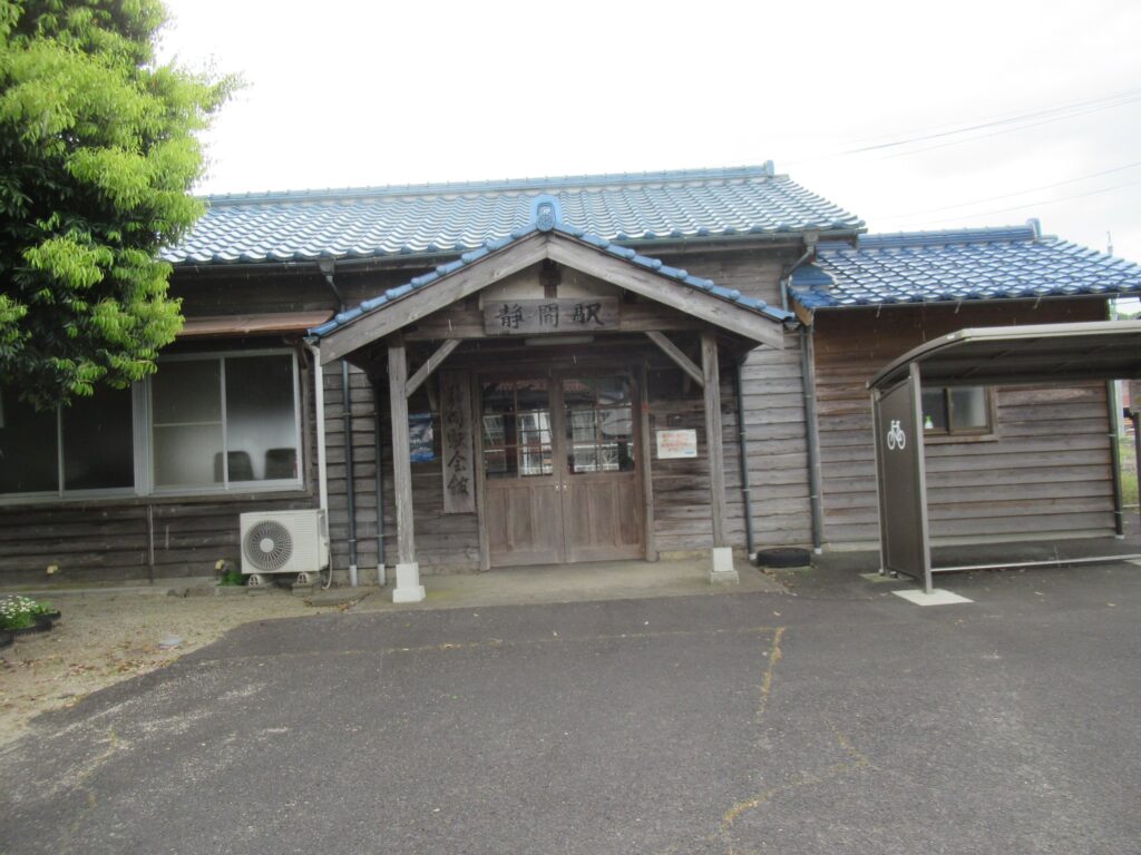 静間駅は、島根県大田市静間町にある、JR西日本山陰本線の駅。