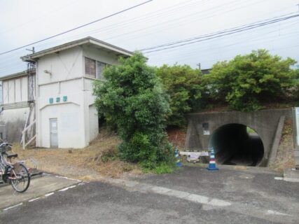 国府駅は、兵庫県豊岡市日高町上石高屋にある、JR西日本山陰本線の駅。