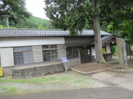 コウノトリの郷駅は、兵庫県豊岡市日撫にある、京都丹後鉄道宮津線の駅。