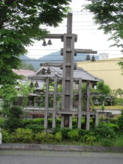 福知山線の柏原駅前にある、木組み櫓のカリヨンでございます。