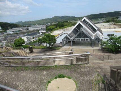 神鉄道場駅は、神戸市北区道場町日下部にある、神戸電鉄三田線の駅。