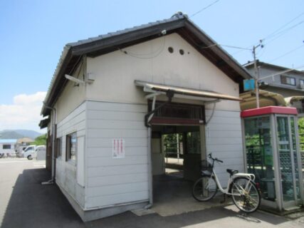 新西脇駅は、兵庫県西脇市和布町にある、JR西日本加古川線の駅。