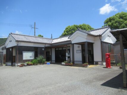 黒田庄駅は、兵庫県西脇市黒田庄町岡にある、JR西日本加古川線の駅。