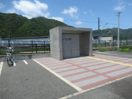 久下村駅は、兵庫県丹波市山南町谷川にある、JR西日本加古川線の駅。