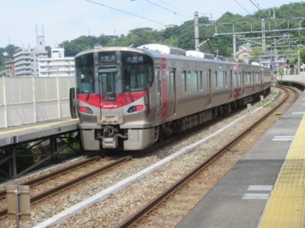 川原石駅は、広島県呉市海岸三丁目にある、JR西日本呉線の駅。