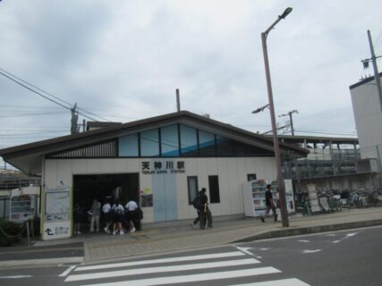 天神川駅は、広島市南区東駅町にある、JR西日本山陽本線の駅。
