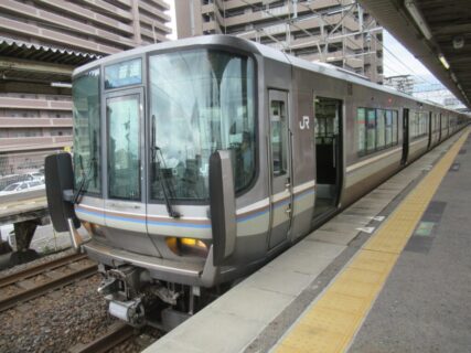 栗東駅は、滋賀県栗東市綣二丁目にある、JR西日本東海道本線の駅。