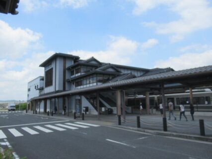 法隆寺駅は、奈良県生駒郡斑鳩町興留にある、JR西日本関西本線の駅。
