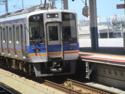 高石駅は、大阪府高石市千代田一丁目にある、南海電鉄南海本線の駅。