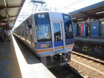 井原里駅は、大阪府泉佐野市下瓦屋にある、南海電気鉄道南海本線の駅。