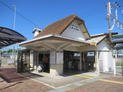 東佐野駅は、大阪府泉佐野市泉ケ丘一丁目にある、JR西日本阪和線の駅。