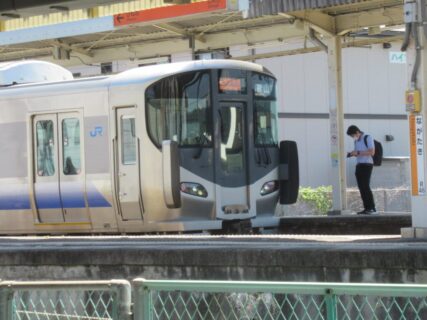 長滝駅は、大阪府泉佐野市長滝にある、JR西日本阪和線の駅。