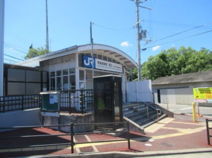 和泉鳥取駅は、大阪府阪南市和泉鳥取にある、JR西日本阪和線の駅。