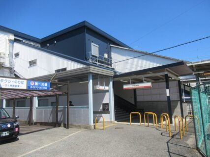 尾崎駅は、大阪府阪南市尾崎町にある、南海電気鉄道南海本線の駅。