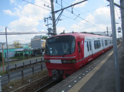 竹鼻駅は、岐阜県羽島市竹鼻町狐穴栄町にある、名古屋鉄道竹鼻線の駅。