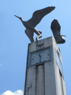 東海道本線西岐阜駅南口ロータリー広場の時計台でございます。