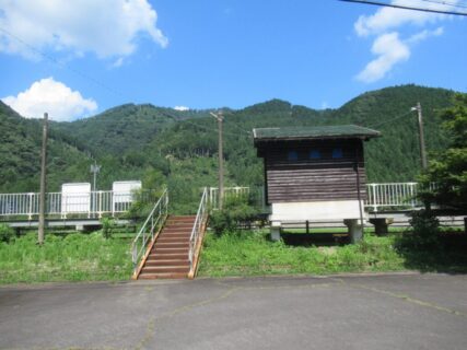 水鳥駅は、岐阜県本巣市根尾水鳥にある、樽見鉄道樽見線の駅。