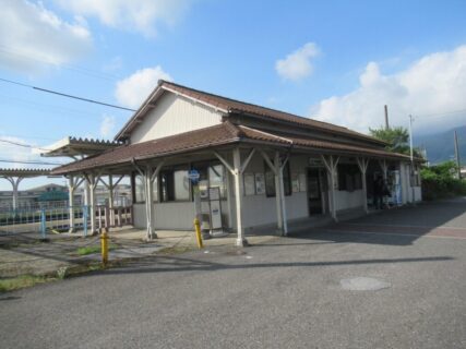 美濃高田駅は、岐阜県養老郡養老町高田にある、養老鉄道養老線の駅。