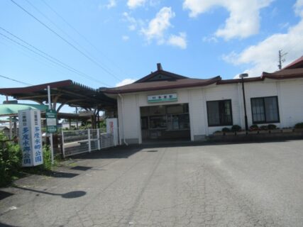 多度駅は、三重県桑名市多度町小山にある、養老鉄道養老線の駅である。