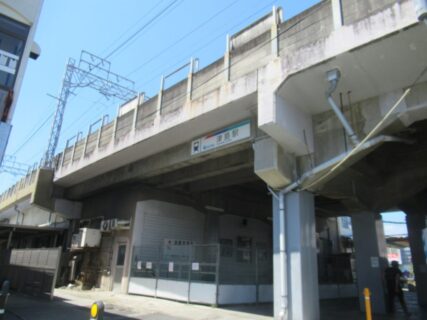 津島駅は、愛知県津島市錦町にある、名古屋鉄道津島線・尾西線の駅。
