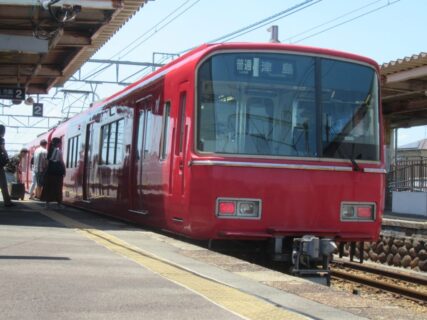六輪駅は、愛知県稲沢市平和町須ヶ脇にある、名古屋鉄道尾西線の駅。