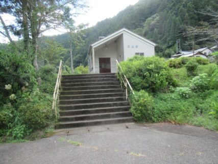 河山駅は、山口県岩国市美川町四馬神にある、錦川鉄道錦川清流線の駅。